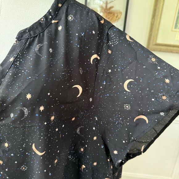 Torrid Georgette Hi-Low Short Sleeve Blouse Celestial Moon Stars $40 3 3X - Picture 3 of 9